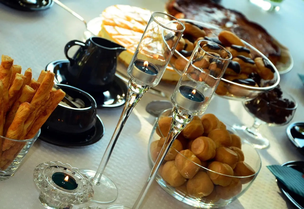 11 budgetvenlige idéer til mere hygge i små stuer