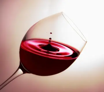 8 løsninger til et 30 cm bredt indbygget vinkøleskab