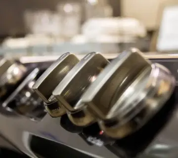 Er en kogeplade med integreret emhætte en god idé i et køkken på 7 m²?