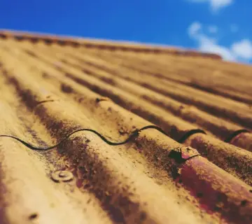 Hvordan får man maling af fliser?   7 eksperttips til et holdbart og professionelt resultat