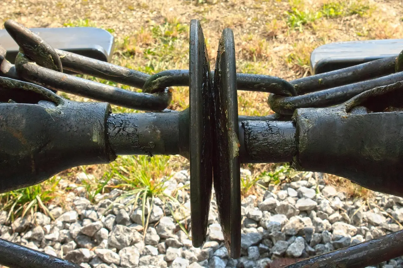 Hvordan undgår jeg fedtstænk på malede køkkenvægge?