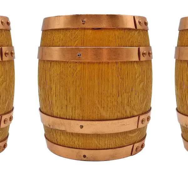 Skjul regnvandstønden med klatreplanter og et hegn